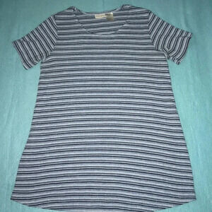 DIVIDENDS maternity short sleeve stretchy kno top size M 🌼Host Pick🌼